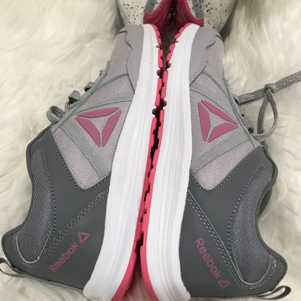 Reebock $25 New Size 6.5 - Picture 7 of 7